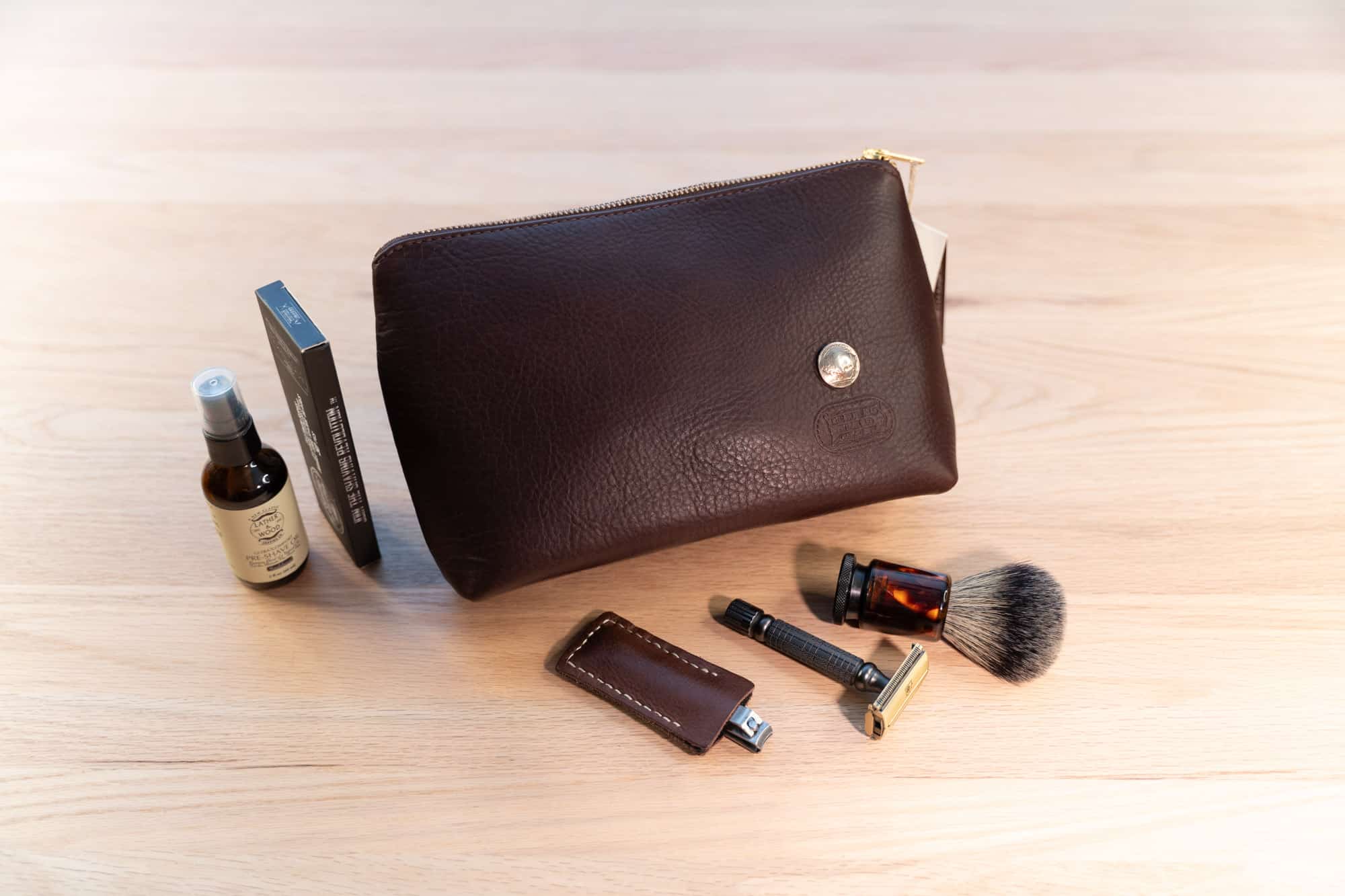 Large Men's Leather Toiletry Bag – Travel Shaving Dopp Kit – Dark Brown – Zippered