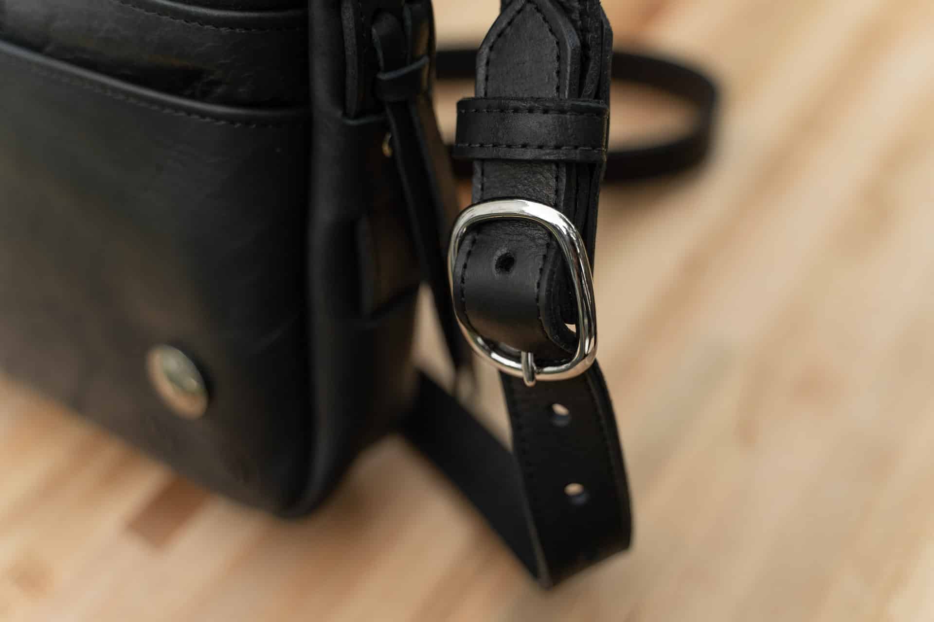 Dakota Purse - Buffalo Leather - Black - Made in USA - Buckle
