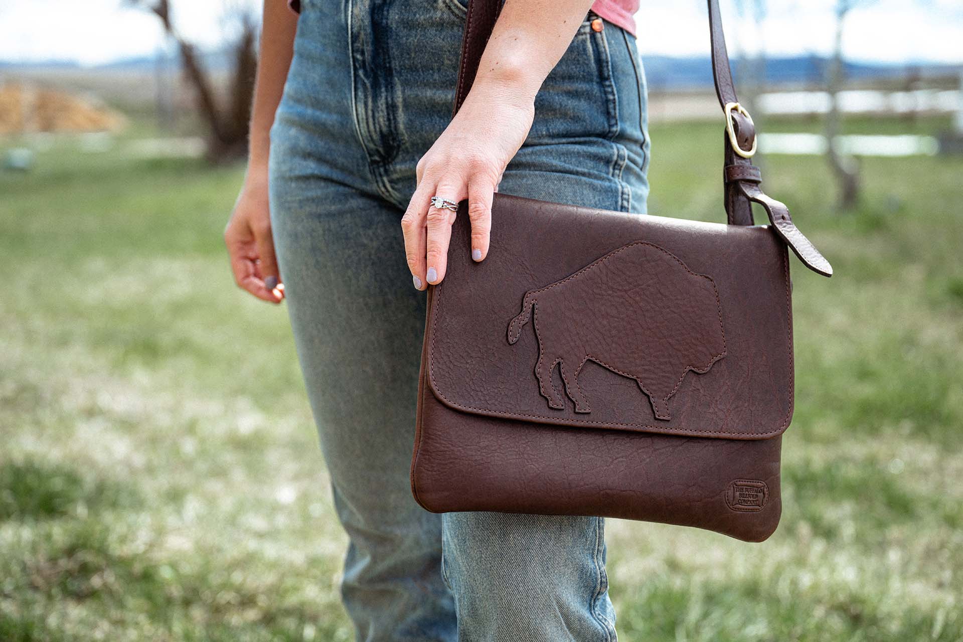 Crossbody Bison Leather Purse - Brown - Bison Appliquรฉ - Made In Usa Crossbody Bison Leather Purse - Brown - Bison Appliquรฉ - Made In Usa